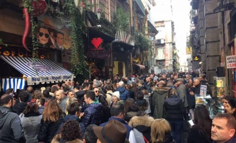 Spaccanapoli A Due Passi Da Via Tribunali Neapel